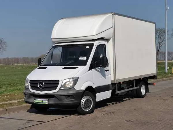 Mercedes-Benz Sprinter Image 2